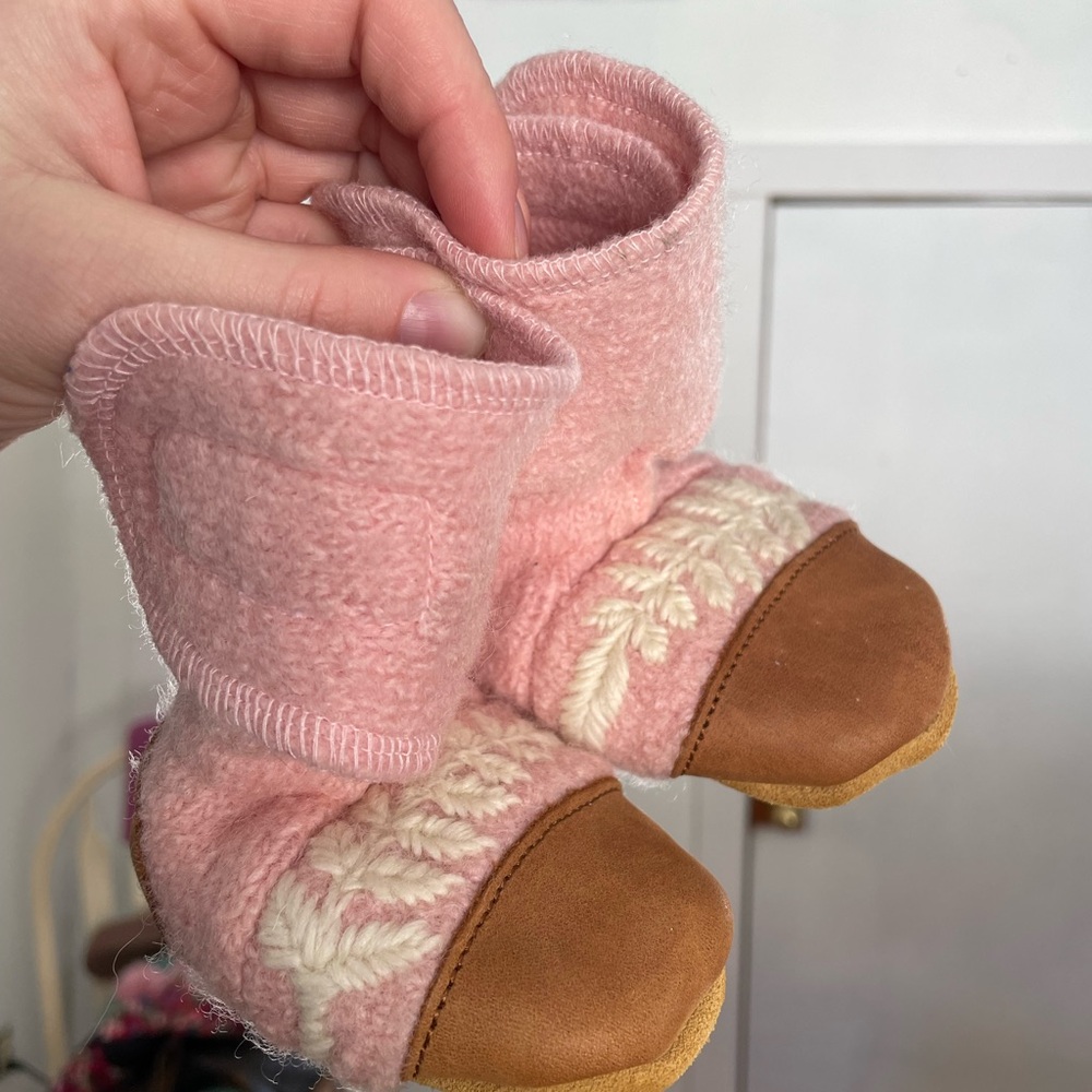 Nook Finch Embroidered Felted Wool Booties